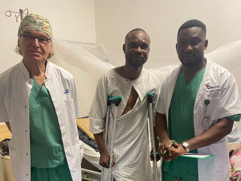UNICHIR - Orthopedische patient en dokters UNICHIR 800 x 600